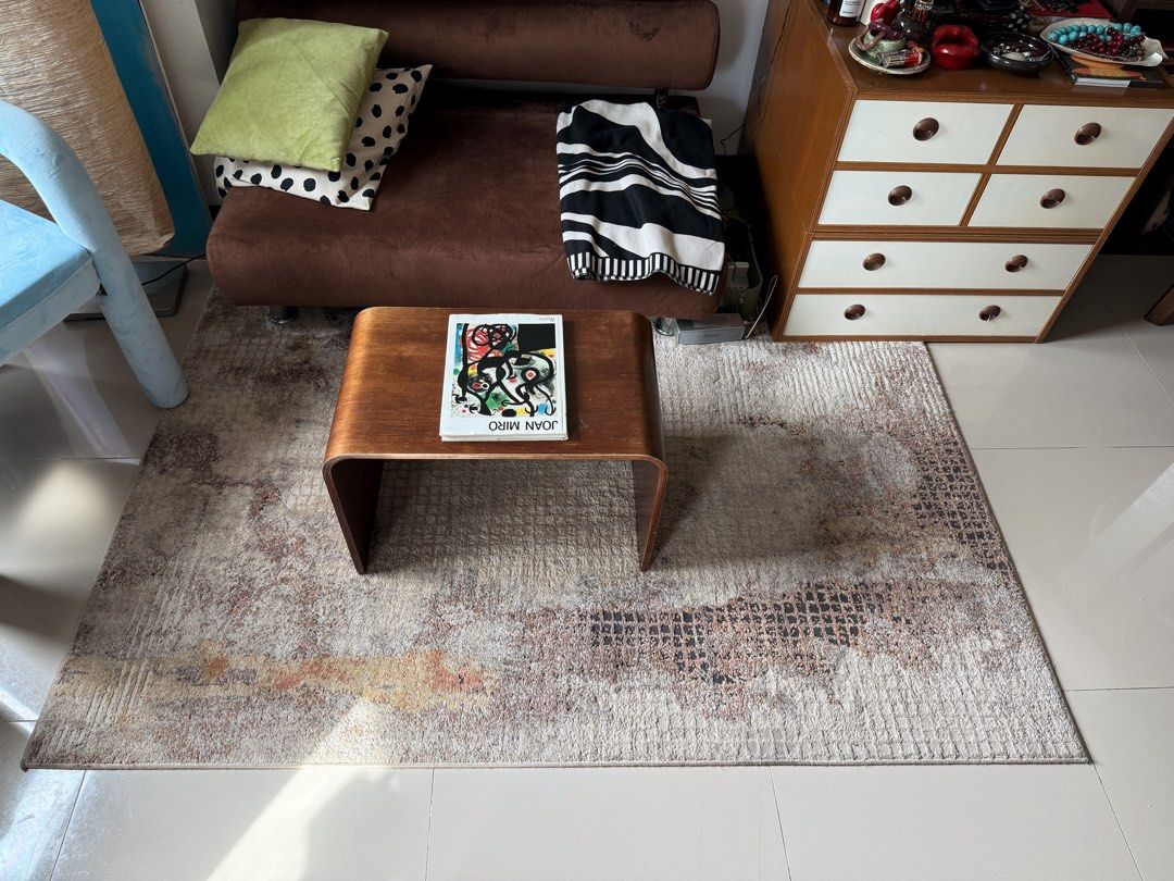 Modern Abstract Rug (Category: Other Home Furniture) located in Manila. Submitted by sn00pyboopy (Listing ID 1459980397, Image 2). Description: Hello! Selling my rug. RFS: Changing up my living room setup and the rug won’t fit the new layout anymore. Dimension: 140cm x 190cm Bought from SM Department Store for 14k last year. Well-maintained and in great condition! I live alone so it’s still clean and looks/feels almost new. Price is negotiable fo