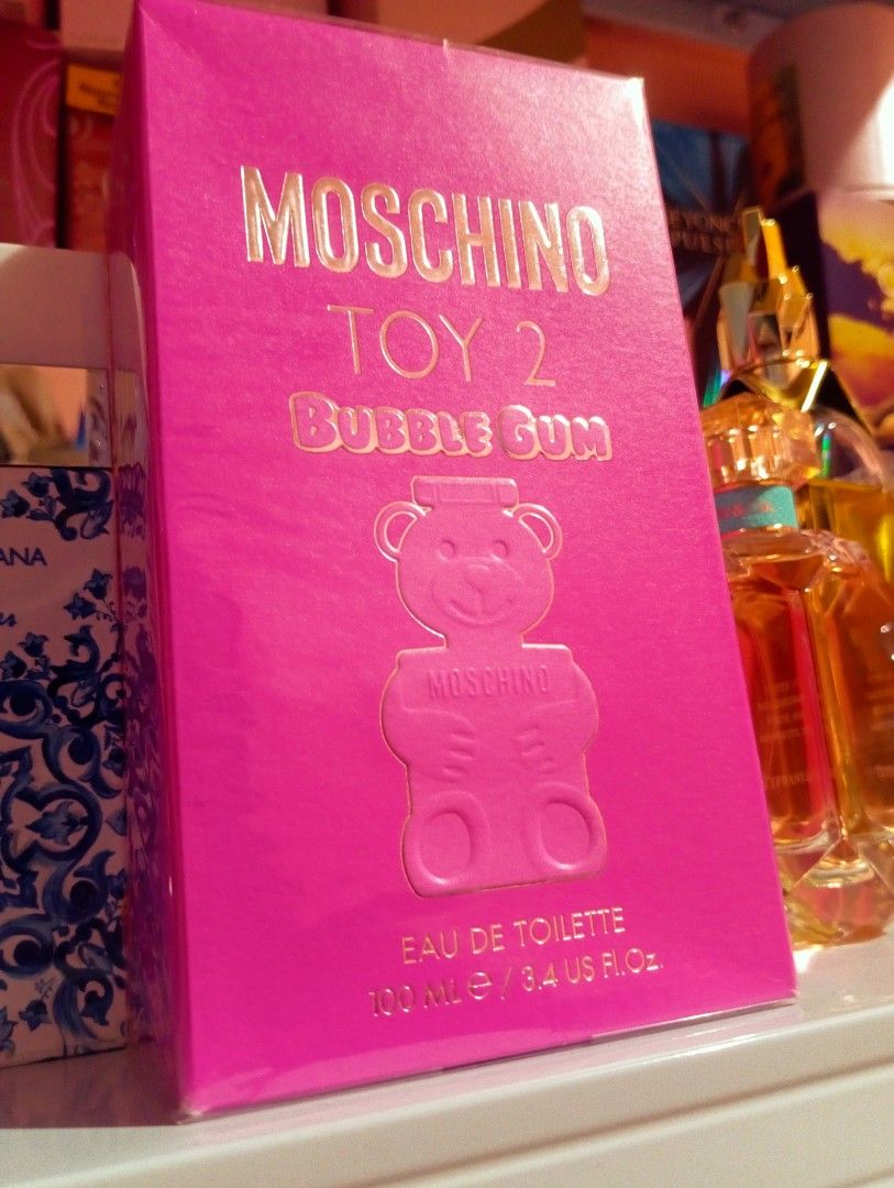 Moschino Toy 2 Bubble Gum Perfume (Category: Fragrance & Deodorants) located in Cavite. Submitted by aether-elementph_11 (Listing ID 1459912528, Image 2). Description: Bought in ITALY 🇮🇹 SEPTEMBER 6 , 2026 100% Original 📍 Fresh from The Balikbayan Box/No Issue Great And Brand New Condition Top Notes: Candied fruits, bitter orange, and lemonHeart (Middle) Notes: Bubble gum, Bulgarian rose, peach, blueberry, peach blossom, cinnamon, and gingerBa