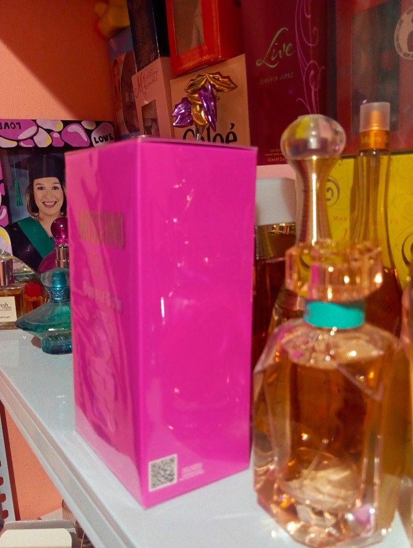 Moschino Toy 2 Bubble Gum Perfume (Category: Fragrance & Deodorants) located in Cavite. Submitted by aether-elementph_11 (Listing ID 1459912528, Image 3). Description: Bought in ITALY 🇮🇹 SEPTEMBER 6 , 2026 100% Original 📍 Fresh from The Balikbayan Box/No Issue Great And Brand New Condition Top Notes: Candied fruits, bitter orange, and lemonHeart (Middle) Notes: Bubble gum, Bulgarian rose, peach, blueberry, peach blossom, cinnamon, and gingerBa