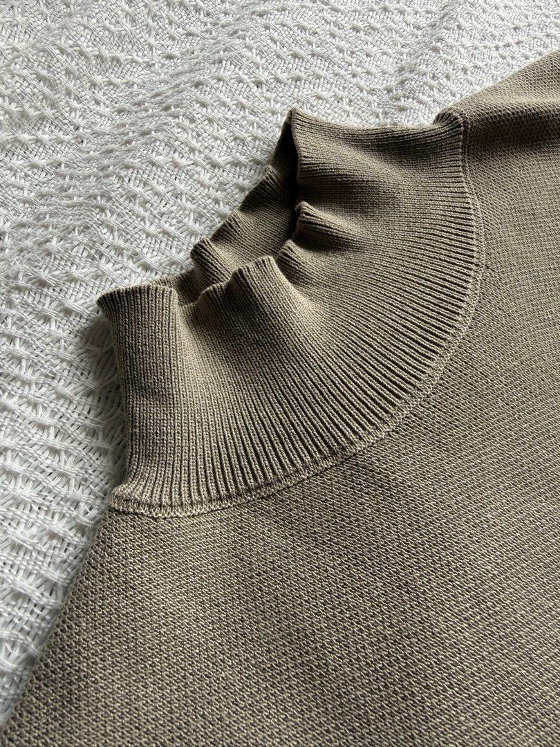 Moss green mock neck top (Category: Blouses) located in Taguig. Submitted by vrncng (Listing ID 1460066063, Image 2). Description: .