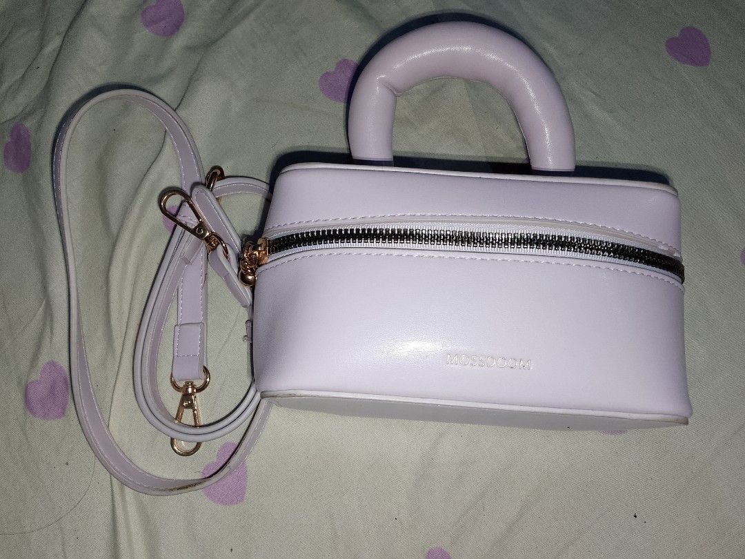 MOSSDOOM Mini Vanity Bag (Category: Luxury Bags & Wallets) located in Bulacan. Submitted by cheolsimp17 (Listing ID 1459940309, Image 1). Description: - Cute light purple vanity bag - Brand: MOSSDOOM - Features a top handle - Includes a detachable shoulder strap - Secure zipper closure - Tan interior lining - Ideal for makeup or small essentials can lower pa yung price just dm me loc. Bulacan.
