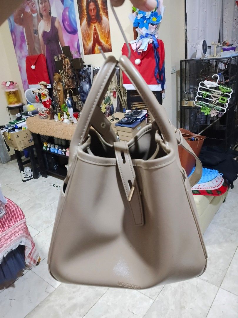 Mossdoom Taupe Bucket Bag with Shoulder Strap (Category: Shoulder Bags) located in Cavite. Submitted by ms.de.clutter (Listing ID 1460041757, Image 1). Description: - Stylish taupe bucket bag - Versatile: top handle and detachable shoulder strap - Elegant gold hardware details - Secure interior drawstring pouch - Ideal for everyday use and carrying essentials.