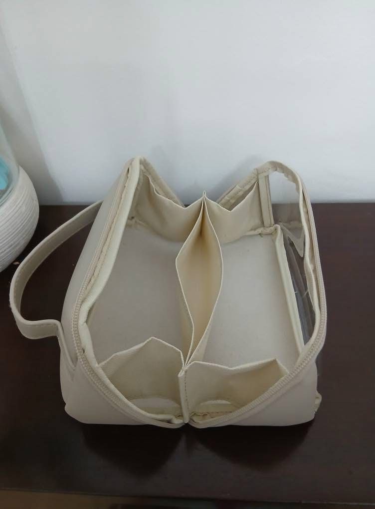 Multi-Compartment Cosmetic Bag Organizer Pouch (Category: Purses & Pouches) located in Marikina City. Submitted by dapple (Listing ID 1460084089, Image 3). Description: MELA COSMETIC POUCH SIZE. : 7.5 inL x 3.5inH x 3.5 0PEN. 6.5 IN COLORS. : PERIWINKLE, CHOCO BROWN, AVOCADO GREEN, POWDER BLUE, PURPLE, BABY PINK,BLACK, TQN, NAVY BLUE, FUSCHIA PINK, TAUPE, OFF PINK AND BONE Please choose 2-3 OPTION design kay fast moving item. - Keep makeup and to