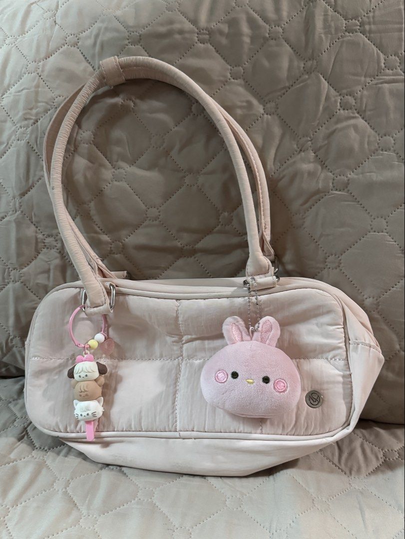 Mumu Select Waterproof Shoulder Bag (Category: Shoulder Bags) located in Caloocan City. Submitted by julyuhs.dcltr (Listing ID 1460007567, Image 1). Description: • Used once for my Korea Trip! • Good for traveling • Spacious enough (can fit Ipad Air 6th Gen 11’ + other essentials) • Currently sold out on the 🍊 app • Waterproof Note: ₱270 for bag only, ₱350 including keychains (bought from Korea) .