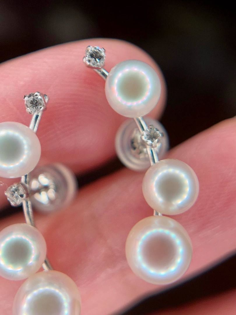 Natural Akoya Pearls Earrings (Category: Earrings) located in Baguio. Submitted by asna_taku (Listing ID 1459971276, Image 3). Description: atural Akoya Pearl Diamond Crawler Earrings ✨ A beautiful statement pair for the pearl lover. 🤍 Elegant Akoya pearls paired with natural diamonds, set in PT900 platinum—a sophisticated design that climbs beautifully along the ear. 🇯🇵 Japan sourced 🤍 Natural Akoya Pearls 💎 Natural Diamonds ✨ PT900 Platinu
