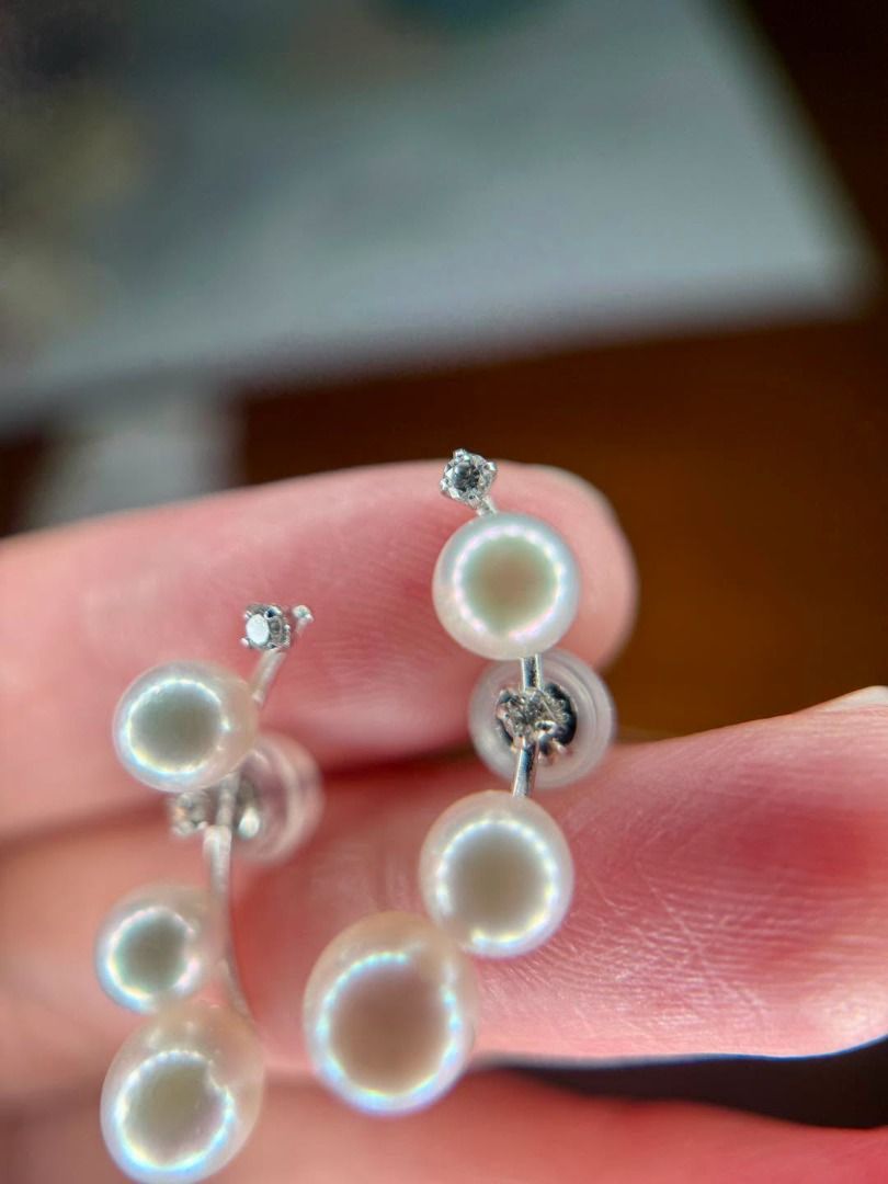 Natural Akoya Pearls Earrings (Category: Earrings) located in Baguio. Submitted by asna_taku (Listing ID 1459971276, Image 2). Description: atural Akoya Pearl Diamond Crawler Earrings ✨ A beautiful statement pair for the pearl lover. 🤍 Elegant Akoya pearls paired with natural diamonds, set in PT900 platinum—a sophisticated design that climbs beautifully along the ear. 🇯🇵 Japan sourced 🤍 Natural Akoya Pearls 💎 Natural Diamonds ✨ PT900 Platinu