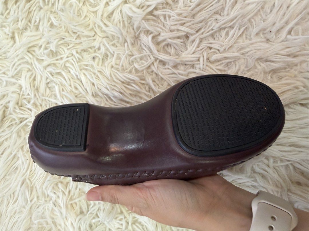 Natural Sport Sandals Maroon (Category: Sandals) located in Makati City. Submitted by armyanna (Listing ID 1459965690, Image 3). Description: Still in super good condition. Very sturdy and easy to wear. .