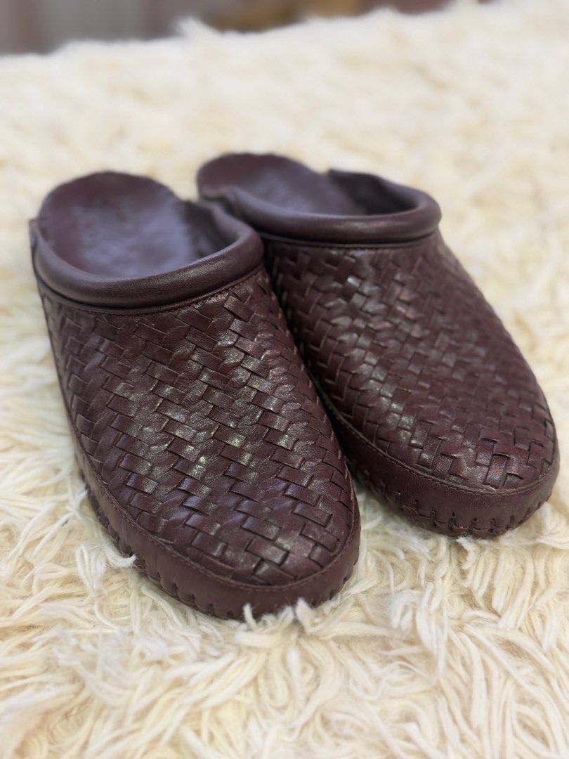 Natural Sport Sandals Maroon (Category: Sandals) located in Makati City. Submitted by armyanna (Listing ID 1459965690, Image 1). Description: Still in super good condition. Very sturdy and easy to wear. .