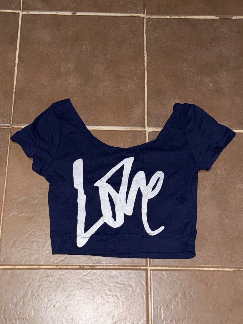NAVY BLUE FITTED SQUARE NECK CROPPED TOP (Category: Others Tops) located in Rizal. Submitted by makiagemz (Listing ID 1460057850, Image 1). Description: RFS: Decluttering 2nd slide for infos - No issues Mop: Gcash | Gotyme | Cash is only applicable for meet ups.