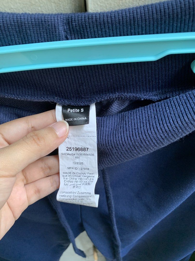 Navy Blue Sweatpants (Category: Other Bottoms) located in Manila. Submitted by usagichan_rabbit (Listing ID 1459946324, Image 3). Description: - Petite navy blue sweatpants length 35 - Size: S - Elastic waistband with drawstring - Raw, cut-off hem ginupit ko tahian niyo na lang para di matastas - Perfect for lounging or casual wear - Made in China.