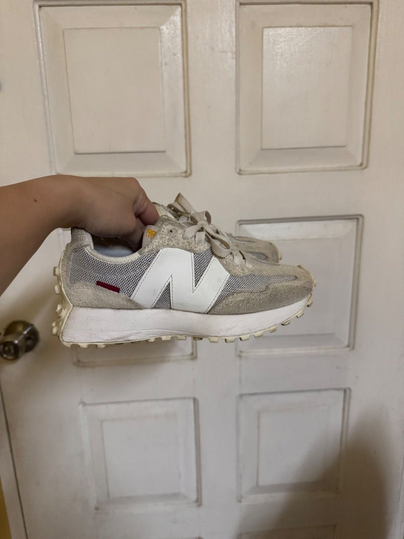 NB 327 W5.5 (Category: Sneakers) located in Las Pinas. Submitted by declutter.with.love (Listing ID 1460042858, Image 2). Description: Used few times only Check soles.