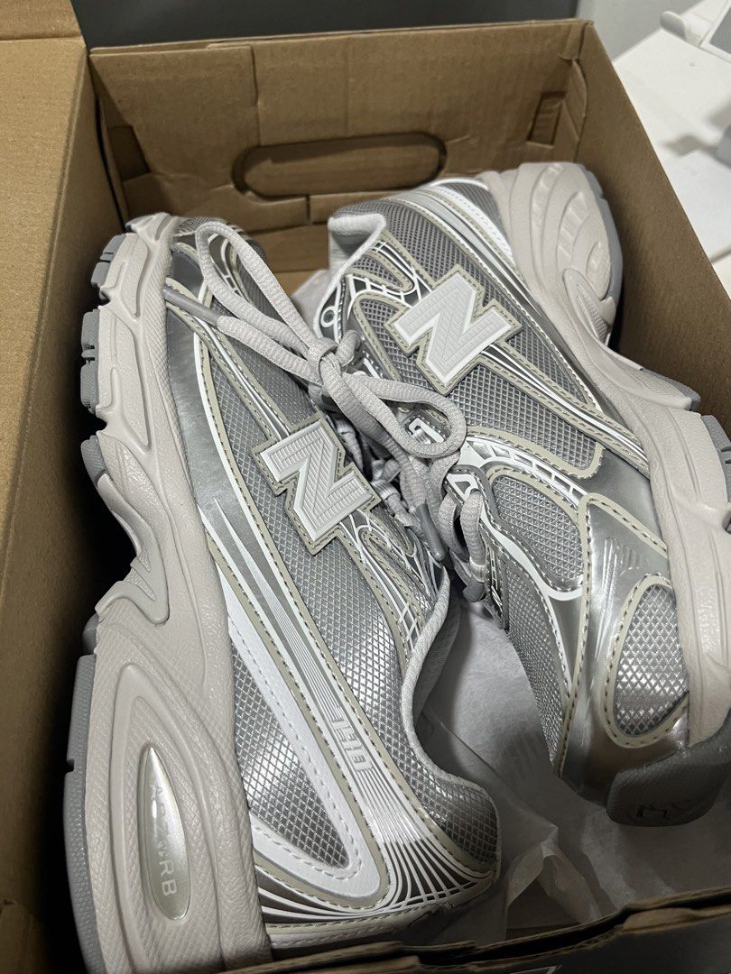 New Balance 740 (brand new) (Category: Sneakers) located in Manila. Submitted by missdeeclutterz (Listing ID 1460054231, Image 2). Description: 💟 can do meet ups at moa or makati area and can do same day delivery if near pasay area 💟 mod: bpi or gcash 💟 rfs: not my size.
