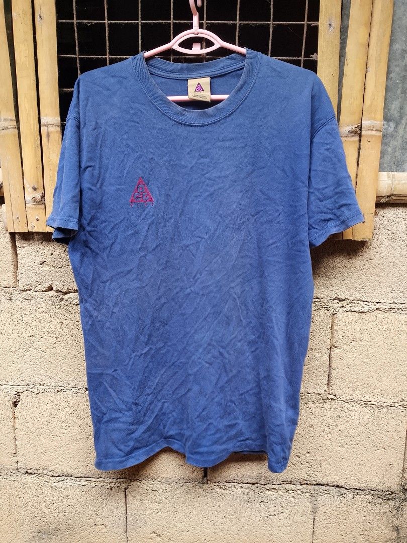 Nike ACG T-Shirt Blue Size L (Category: Tshirts & Polo Shirts ) located in Manila. Submitted by uniqthrift30 (Listing ID 1459905924, Image 1). Description: - Vintage Nike ACG T-shirt - 21 x 28 - Sign of usage - Color: Blue - Embroidered ACG logo on chest - Size: Large - Ideal for casual wear.