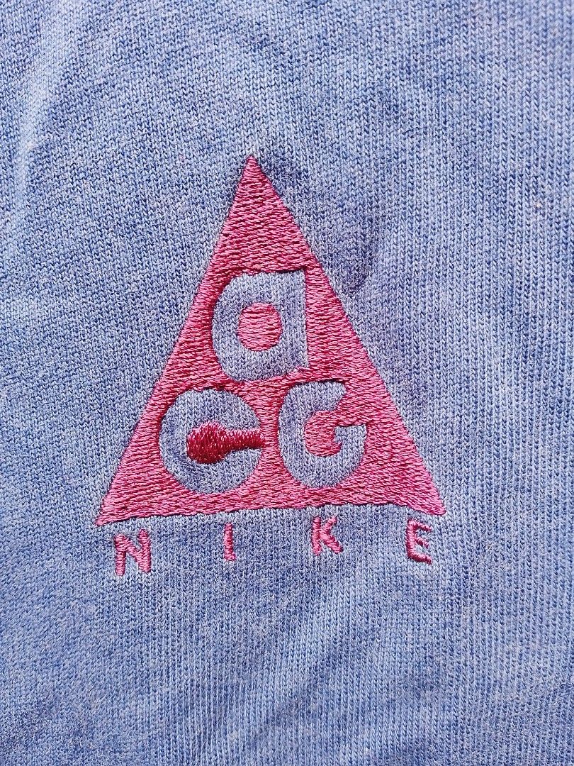 Nike ACG T-Shirt Blue Size L (Category: Tshirts & Polo Shirts ) located in Manila. Submitted by uniqthrift30 (Listing ID 1459905924, Image 3). Description: - Vintage Nike ACG T-shirt - 21 x 28 - Sign of usage - Color: Blue - Embroidered ACG logo on chest - Size: Large - Ideal for casual wear.