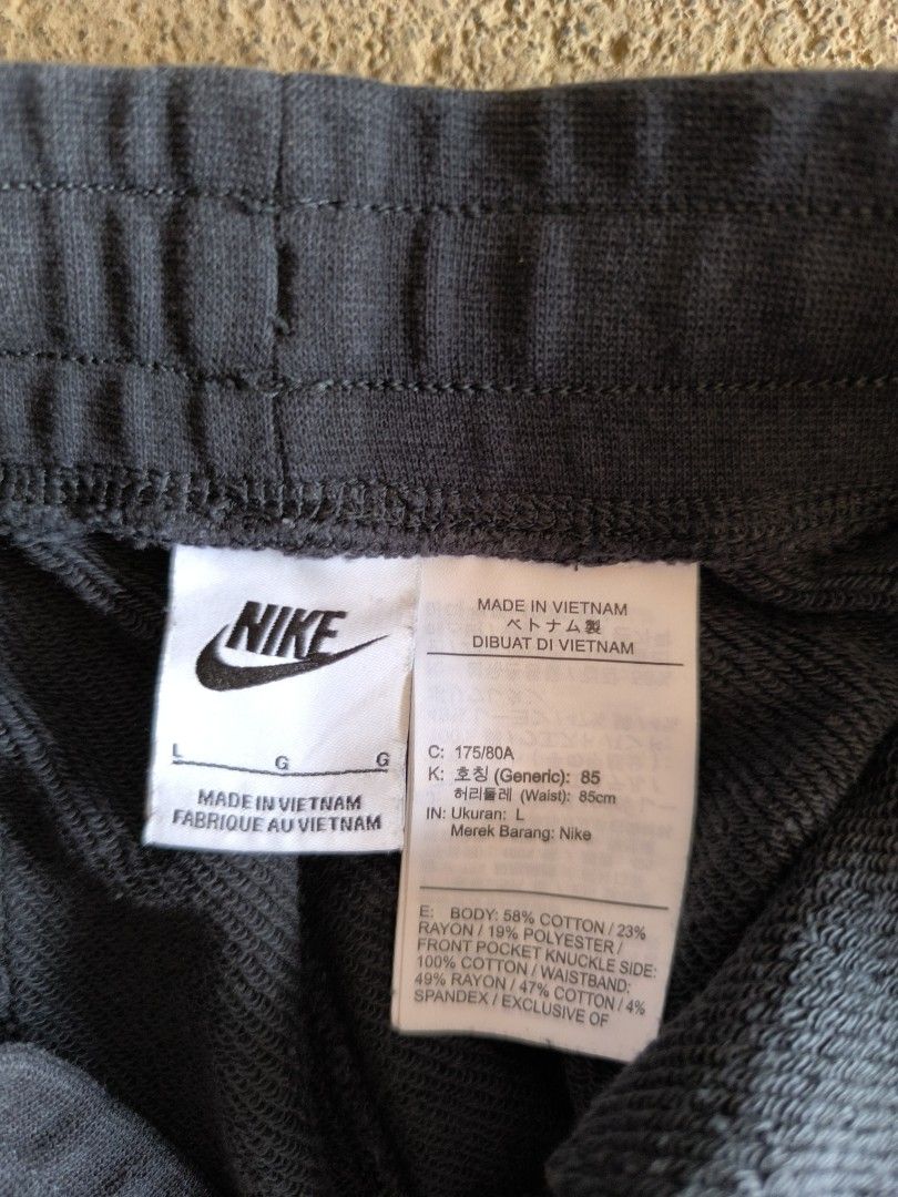 NIKE ALUMNI SHORTS (Category: Shorts) located in Cotabato. Submitted by sentimentalgoodz (Listing ID 1459974894, Image 3). Description: NIKE ALUMNI SHORTS 9/10 CONDITION SIZE 30 NO FLAWS AS NEW AUTHENTIC.