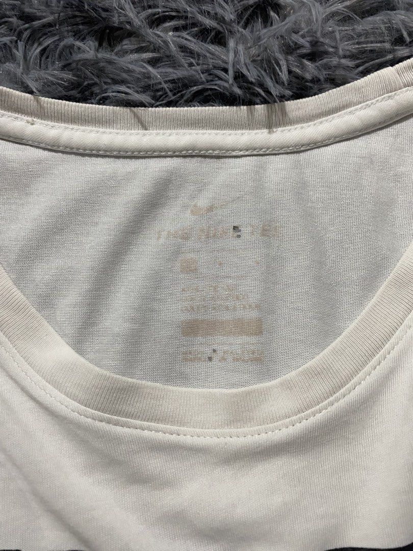 Nike Basketball Dri fit tee (Category: Tshirts & Polo Shirts ) located in Manila. Submitted by zrothrift (Listing ID 1460054032, Image 3). Description: Nike Basketball Dri fit tee Measurements: Medium on Tag Width: 22 Inches Length: 27 Inches slightly bacon neck ₱200.