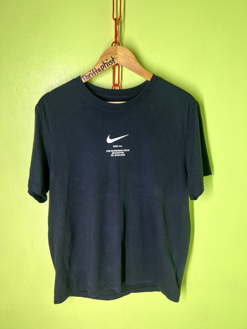 Nike Big Swoosh Shirt (Category: Tshirts & Polo Shirts ) located in Labangan. Submitted by thriftaphistofficial (Listing ID 1459908004, Image 2). Description: As new condition size L on tag.