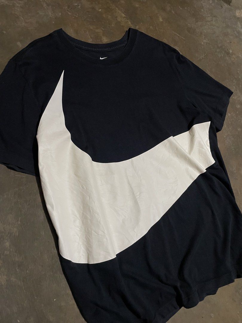 Nike Big Swoosh Shirt (Category: Tshirts & Polo Shirts ) located in Santa Cruz. Submitted by _darskieeezz (Listing ID 1460028213, Image 2). Description: Actual Dimes 21 by 28 Large Pogi ng condition No issue syempre.