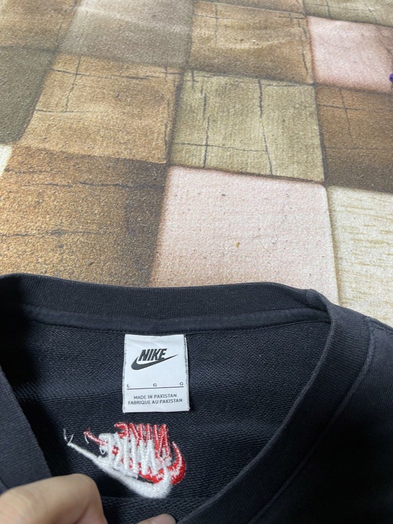 Nike Black Crewneck Sweatshirt Size L (Category: Coats, Jackets and Outerwear) located in Manila. Submitted by noahcastilljos363 (Listing ID 1459953208, Image 2). Description: - Black Nike crewneck sweatshirt - Features multiple small Nike logos (red, white, yellow) - Size: Large (L) - Material: Cotton and polyester blend - Made in Pakistan.
