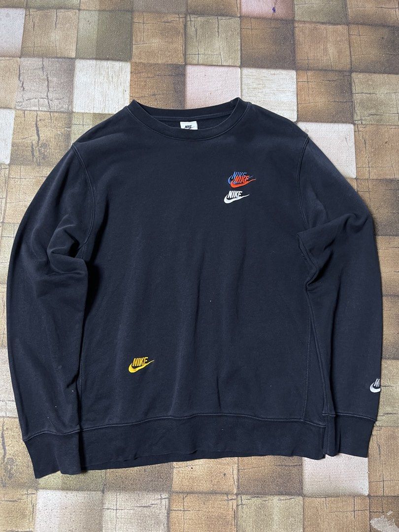 Nike Black Crewneck Sweatshirt Size L (Category: Coats, Jackets and Outerwear) located in Manila. Submitted by noahcastilljos363 (Listing ID 1459953208, Image 1). Description: - Black Nike crewneck sweatshirt - Features multiple small Nike logos (red, white, yellow) - Size: Large (L) - Material: Cotton and polyester blend - Made in Pakistan.