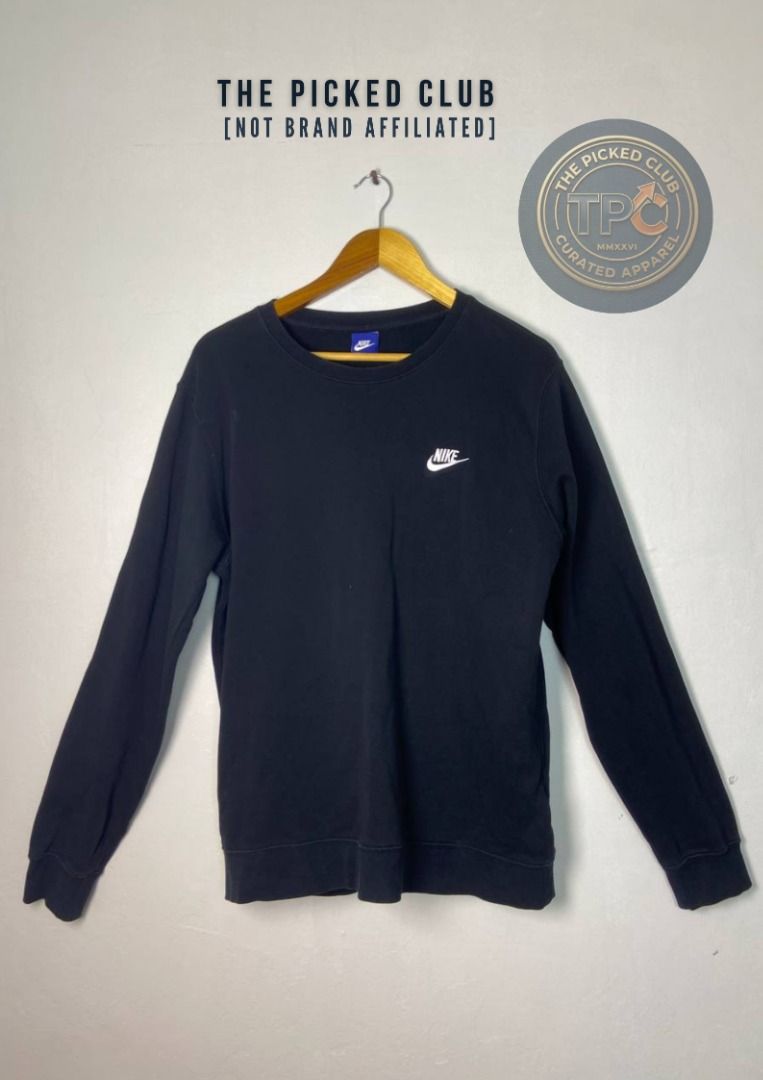 Nike Black Long Sleeve Sweatshirt (Category: Coats, Jackets and Outerwear) located in Imus. Submitted by thepickedclub (Listing ID 1460004026, Image 1). Description: large (20x28) - Classic black Nike sweatshirt - Small embroidered swoosh logo on chest - Long sleeves - Crew neck - Ideal for casual wear or layering - Comfortable and versatile.