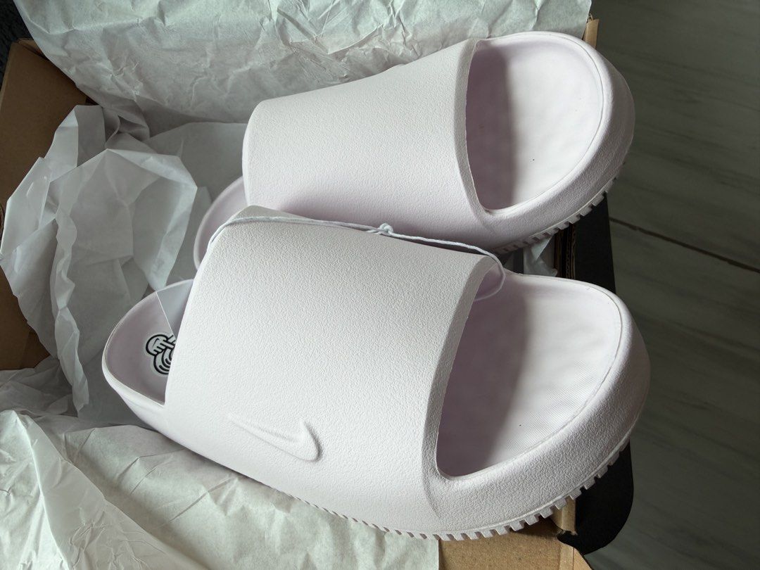 Nike Calm 2.0 Slides (Category: Slippers and slides) located in Makati City. Submitted by chachachimm (Listing ID 1459974996, Image 3). Description: FOR SALE Nike Calm Slides Calm 2.0 Brand New / Never Used Price: ₱2,500 Color: Pearl Pink Women’s US Size 9 Fits: 25.5 cm (with allowance) up to 27 cm Suitable for wide feet & flat feet Also available in color Moon Particle Reason for selling: Wrong size MOP: GCash or Bank Transfer 📩 PM if intereste