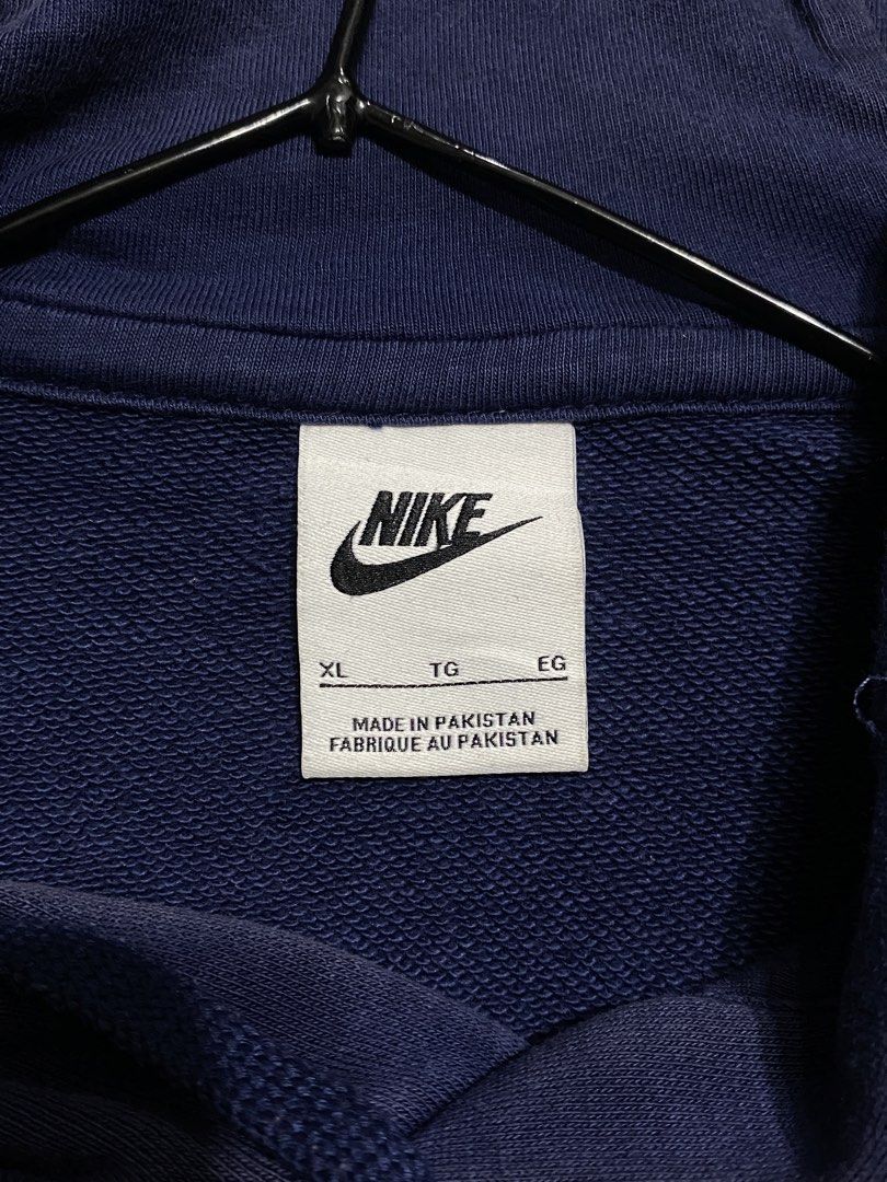NIKE CLUBFLEECE (Category: Hoodies) located in Manila. Submitted by thrifty_drippyo (Listing ID 1460081340, Image 2). Description: AVAILABLE:✅✅✅ HOODIE: NIKE CLUBFLEECE💙 Dimension: width 22 length 27 Size fittings: LARGE Issues: ❌❌❌ .
