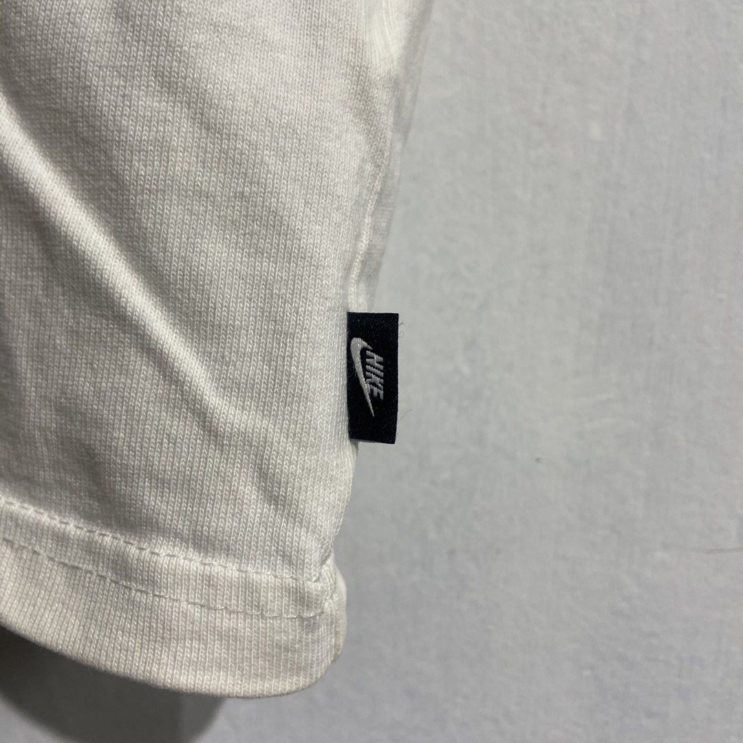 Nike Embrioded Mid Logo (Category: Tshirts & Polo Shirts ) located in Roxas City. Submitted by gudstealz (Listing ID 1459966286, Image 3). Description: Nike Embrioded Mid Logo Condition: 9/10 Color rate: 9/10 Issue: Stains (Needs deep wash / See last pic) (Color may vary due to lighting) - Size: Large Measurements: Length 28.5 Width 22.5.