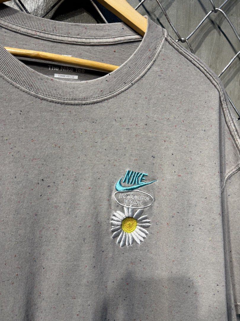 Nike Embroidered Logo Gray Tee. (Category: Tshirts & Polo Shirts ) located in Manila. Submitted by ardobe.mnl (Listing ID 1460087069, Image 3). Description: Nike Embroidered Logo Gray Tee. Size: XL-XXL Dimes: 25x29 Condition: Excellent (9.5/10) Flaw: None Dm for details or any inquiries! 🛒📥.