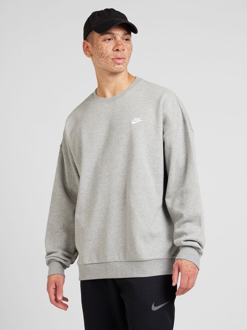 Nike Grey Crewneck Sweatshirt Size L (Category: Coats, Jackets and Outerwear) located in San Jose. Submitted by galitsabarat (Listing ID 1459962686, Image 1). Description: EXCELLENT CONDITION FRESH FROM BALE NEED WASH LARGE ON TAG 22x30.5 - Classic grey Nike crewneck sweatshirt - Simple and timeless design - Features a small embroidered Nike logo on the chest - Made in Pakistan - Tagged size L - Ideal for casual and everyday wear.