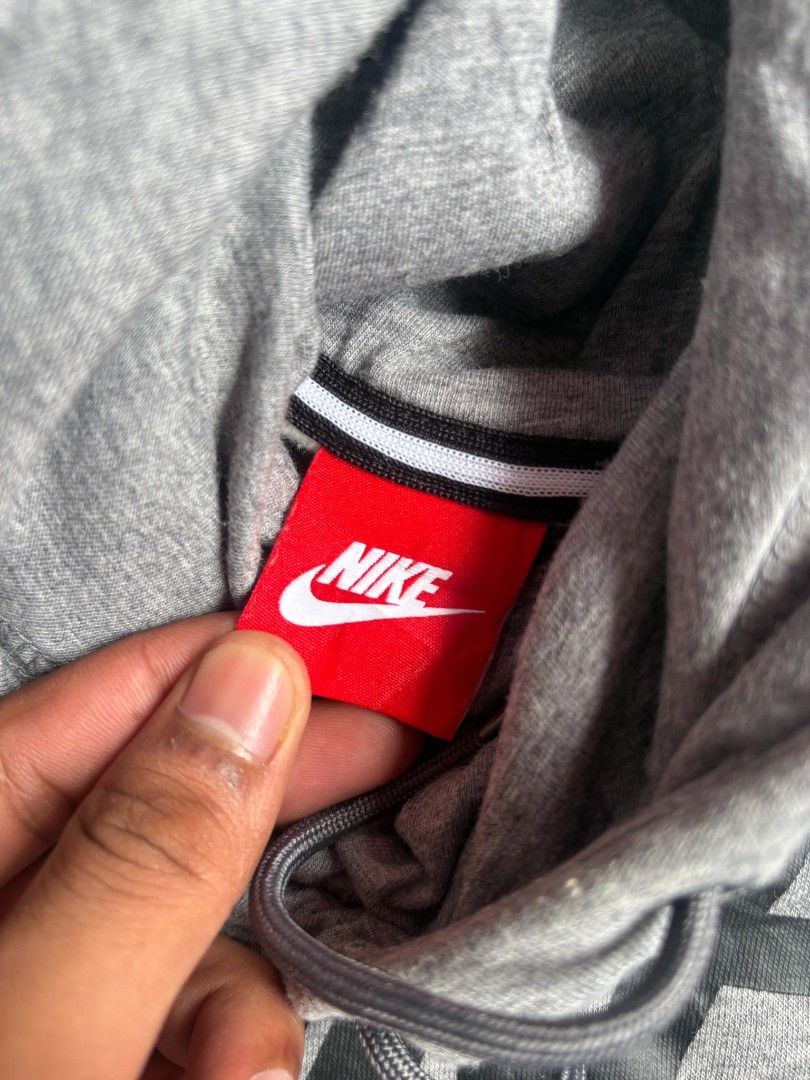 Nike Hoodie Jacket (Category: Coats, Jackets and Outerwear) located in Manila. Submitted by deelerr (Listing ID 1460000564, Image 2). Description: .