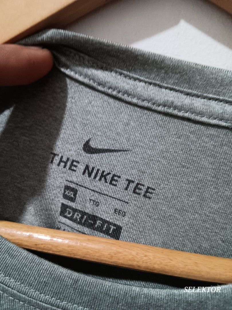NIKE LEGEND (Category: Activewear) located in Dauis. Submitted by udenglegaspi (Listing ID 1460104026, Image 2). Description: .