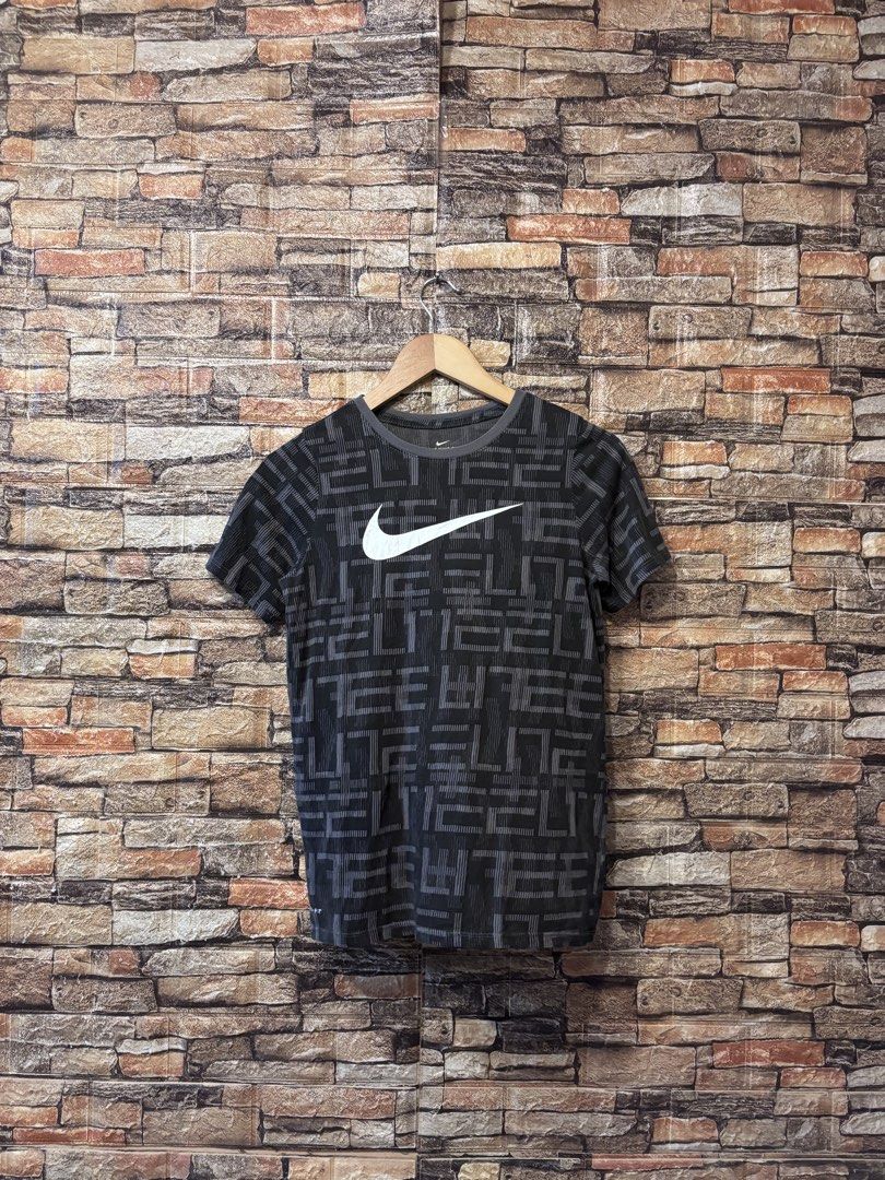 NIKE LOGO WOMENS TEE (Category: Shirts) located in Davao. Submitted by angelothriftfinds (Listing ID 1460073858, Image 1). Description: NIKE WOMENS excellent condition dimension: 17.5” W | 24.5” L fit: XS-S size issue: none mine: ₱250.