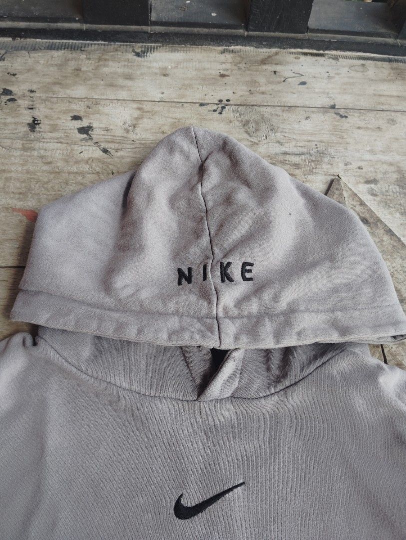 Nike Mid Swoosh (Category: Hoodies) located in Davao. Submitted by mj_m1lca (Listing ID 1459997987, Image 2). Description: Nike Mid Swoosh Boxy type Dimes: Length 25 Width 25 Heavy& Thick Cotton Excellent Condition No Tags Small stain (indicated on picture, not visible and washable ).