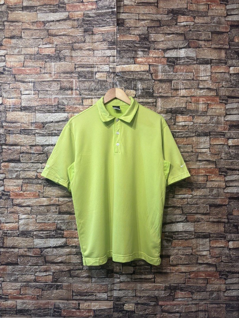 NIKE NEON GREEN POLO SHIRT (Category: Tshirts & Polo Shirts ) located in Davao. Submitted by angelothriftfinds (Listing ID 1460073600, Image 1). Description: NIKE brand new condition dimension: 21.5” W | 27.5” L fit: M size issue: none mine: ₱250.