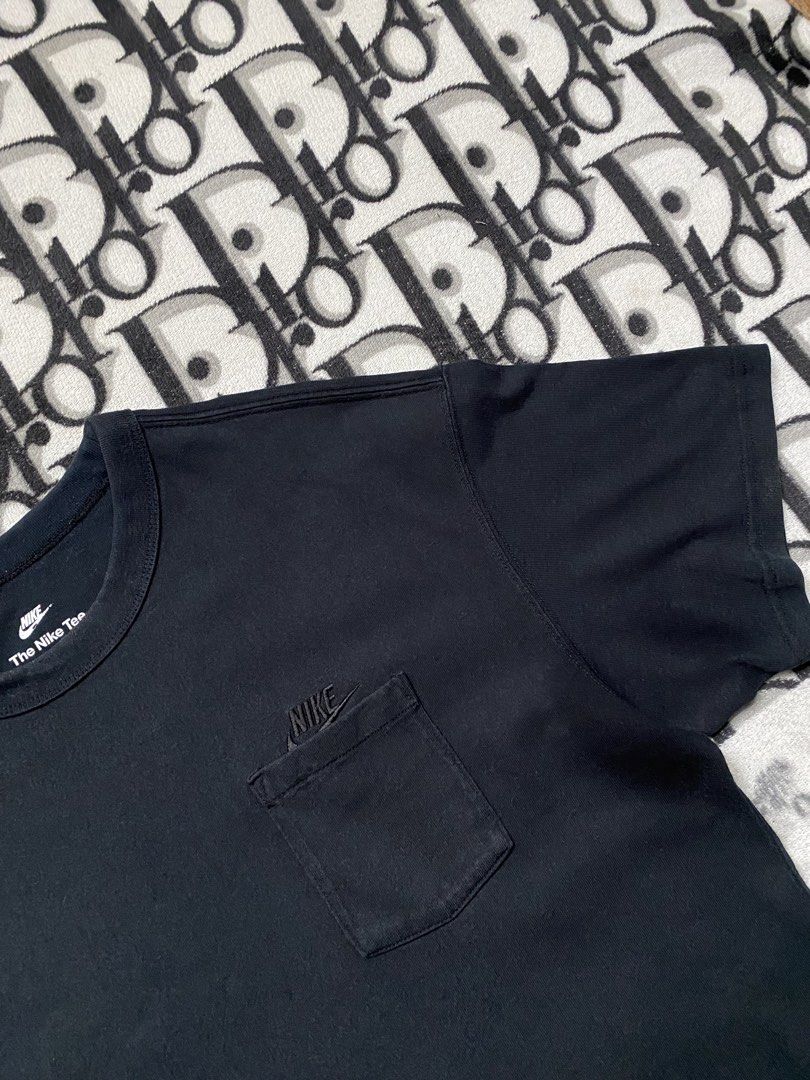 Nike Pocket Tee (Category: Tshirts & Polo Shirts ) located in Alfonso. Submitted by clyde.nicole.cerilo1 (Listing ID 1459905351, Image 2). Description: Nike Pocket Tee Size L On Tag 21 Width 28 Length Complete Tags 9.5/10 Color Rate And Condition Embroid Deets On Chest No Issue Excellent Condition Payment First Shipped Via J&t Located at Amuyong Alfonso Cavite.