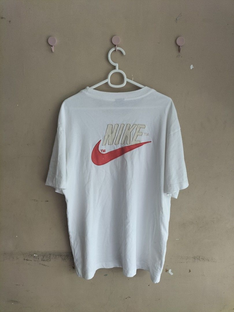 Nike Pocket Tee (Large) (Category: Tshirts & Polo Shirts ) located in Cavite. Submitted by taro_sakamoto_23 (Listing ID 1459927483, Image 2). Description: - Nike Official - Med to large - Complete tags 💯 - may bulsa - Embroidered front and back..