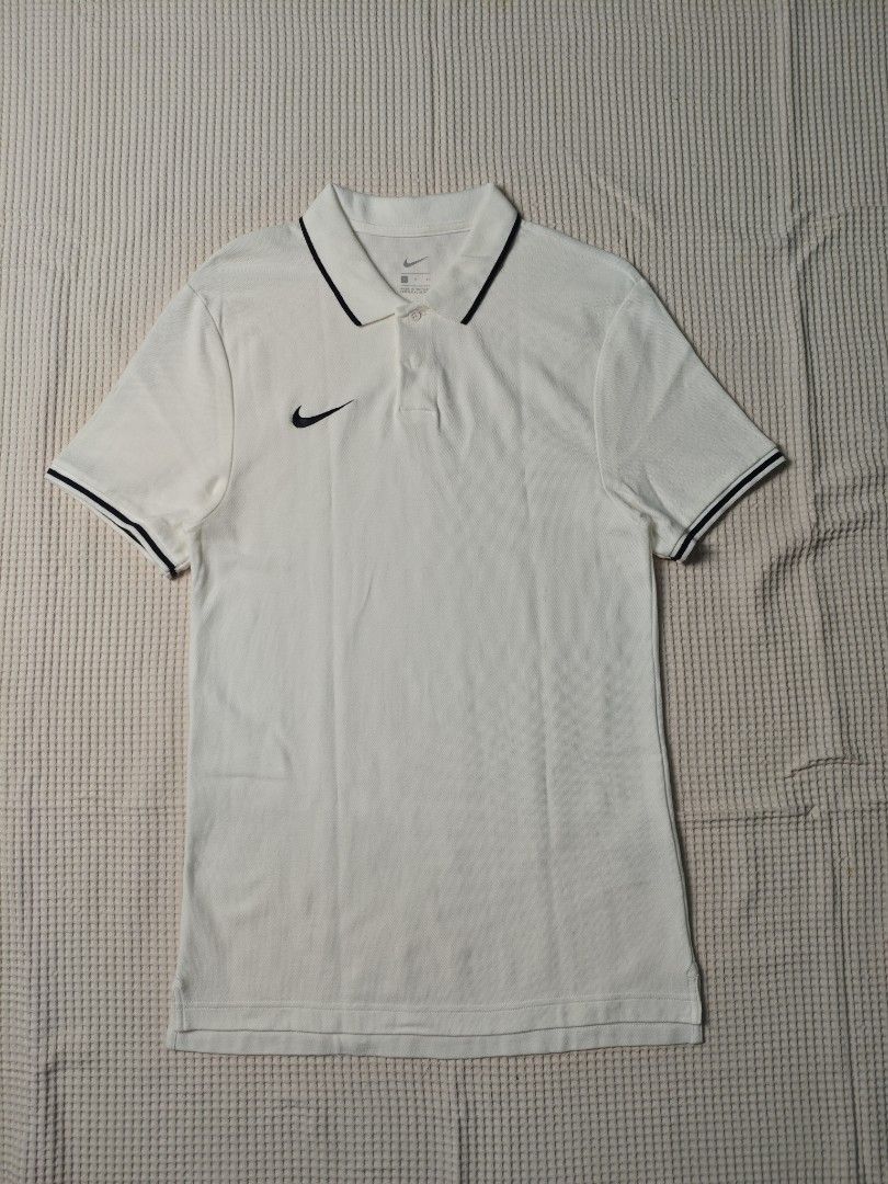 Nike Polo Shirt (Category: Tshirts & Polo Shirts ) located in Dapitan. Submitted by vincesabejon (Listing ID 1459973601, Image 2). Description: Nike Polo Shirt Size Small on tag 17" Width Length 29.5 Front 30.5 Back Excellent to As new Condition No issue PHP:📥📥📥 Loc: Mindanao Unli Vouch and Vc for safe transaction.
