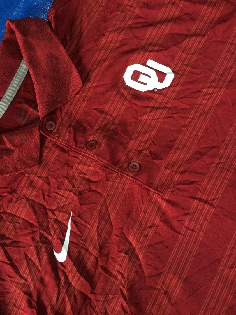 NIKE RED STRIPE GOLF POLO (Category: Tshirts & Polo Shirts ) located in Cagayan de Oro. Submitted by archive.51137 (Listing ID 1459992600, Image 2). Description: this item is fresh from ukay need wash only size large need wash and sign of usage sa isang button.