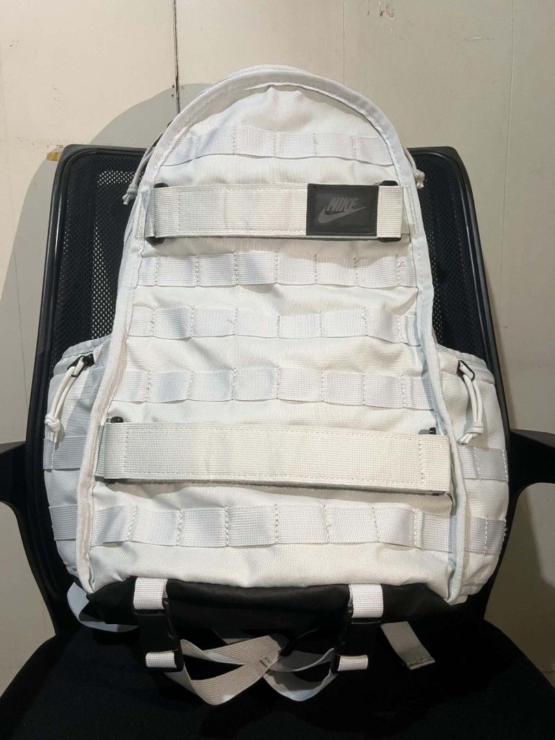 Nike SB RPM Backpack (Category: Backpacks) located in Imus. Submitted by juamiguel (Listing ID 1460034051, Image 1). Description: For sale: - Nike SB RPM Backpack 26L - Srp 4,795 - Condition: Like new - Colorway: Silver, Black & Anthracite -PM for more details.