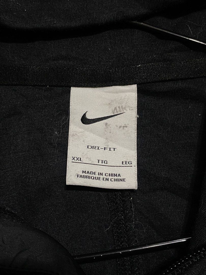 NIKE SIDE LOGO (Category: Hoodies) located in Manila. Submitted by thrifty_drippyo (Listing ID 1460082030, Image 2). Description: AVAILABLE:✅✅✅ HOODIE: NIKE SIDESWOOSH🖤 Dimension: width 23 length 28 Size fittings: LARGE to semi XL Colorate: 9.8/10 Issues: ❌❌❌.