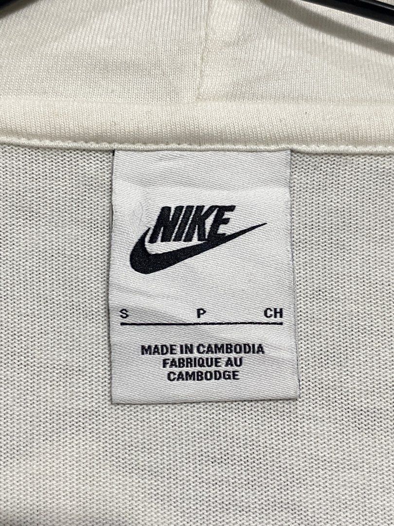 NIKE SIDESWOOSH🤍 (Category: Hoodies) located in Manila. Submitted by thrifty_drippyo (Listing ID 1460080404, Image 2). Description: AVAILABLE:✅✅✅ HOODIE: NIKE SIDESWOOSH🤍 Dimension: width 21 length 27 Size fittings: LARGE Issues: washable yellow stains.
