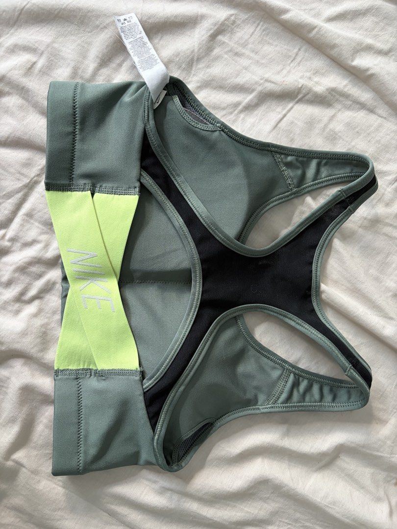 Nike sports bra (Category: Activewear) located in Mandaluyong City. Submitted by shopthegavins (Listing ID 1459952872, Image 2). Description: .