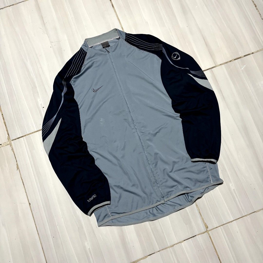 NIKE T90 JACKET (Category: Activewear) located in Pasay City. Submitted by turthrift (Listing ID 1460061777, Image 3). Description: W24 L29.
