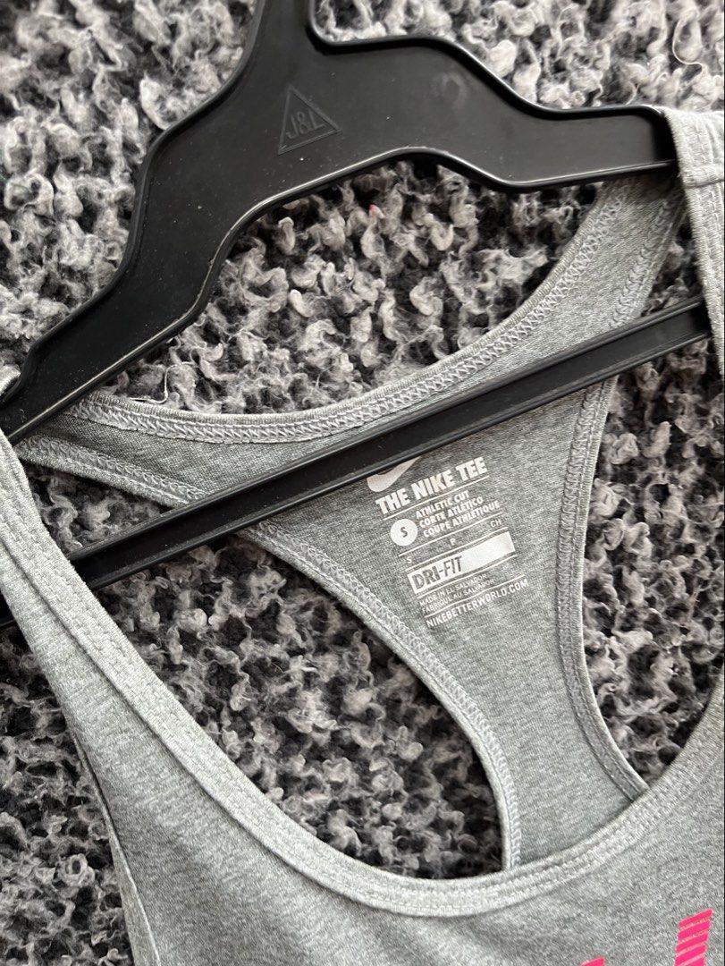 Nike Tanktops | Size S (Category: Activewear) located in General Trias. Submitted by z_rchustlin.4 (Listing ID 1459919626, Image 3). Description: auth.