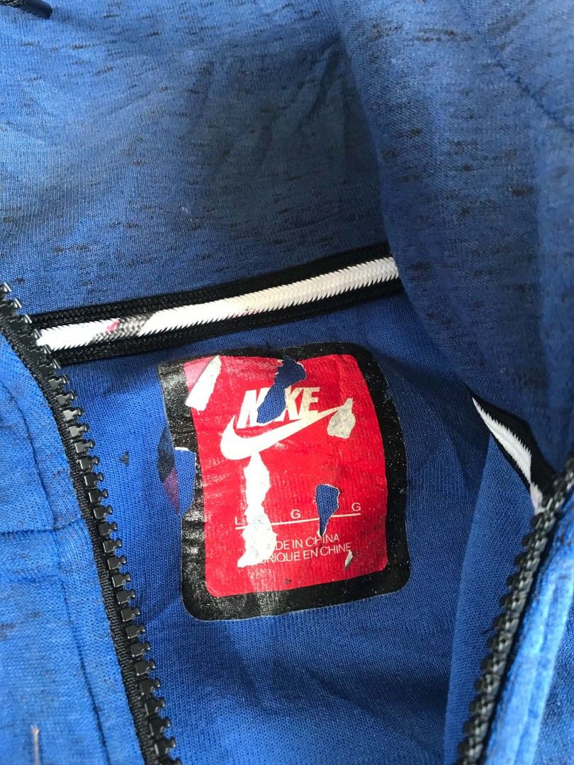 NIKE TECH (Category: Coats, Jackets and Outerwear) located in Canlaon. Submitted by thriftytrift (Listing ID 1459999318, Image 2). Description: no issue crispy condition size large on tag.