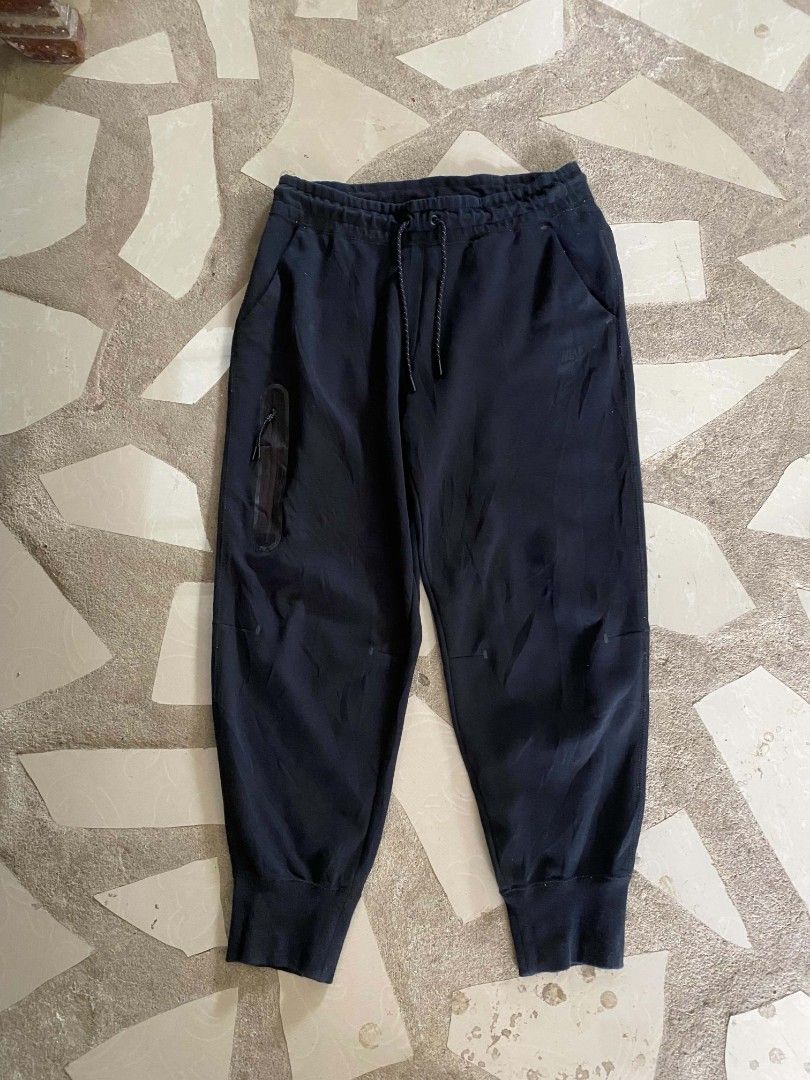Nike tech fleece jogger pants (Category: Joggers) located in Borongan. Submitted by thrift-real2.0 (Listing ID 1459912672, Image 1). Description: Nike sportswear tech fleece jogger pants excellent condition waist: 32 to 36 length: 38 color rate:9.5/10 no issue 450 plus sf.