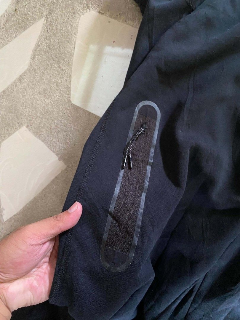 Nike tech fleece jogger pants (Category: Joggers) located in Borongan. Submitted by thrift-real2.0 (Listing ID 1459912672, Image 3). Description: Nike sportswear tech fleece jogger pants excellent condition waist: 32 to 36 length: 38 color rate:9.5/10 no issue 450 plus sf.