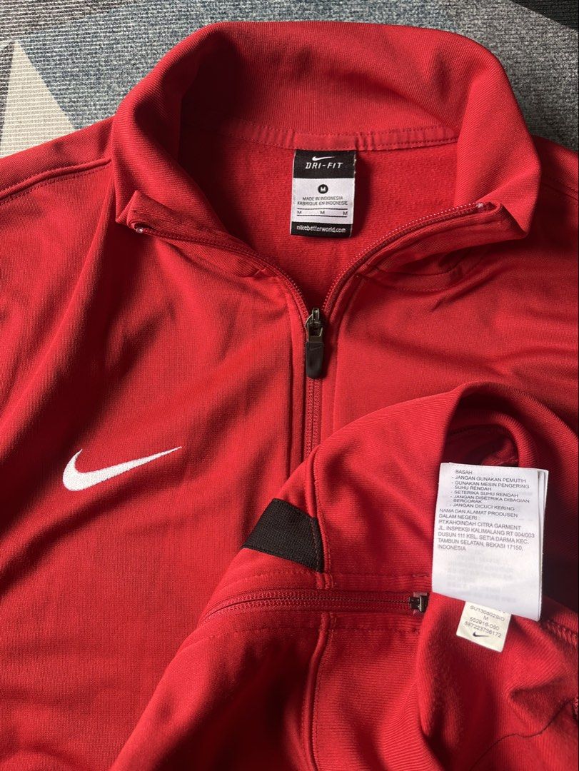 Nike Two Tone Track Jacket (Category: Coats, Jackets and Outerwear) located in Paranaque City. Submitted by mackraven260159 (Listing ID 1459957322, Image 3). Description: 21 x 27.5 .