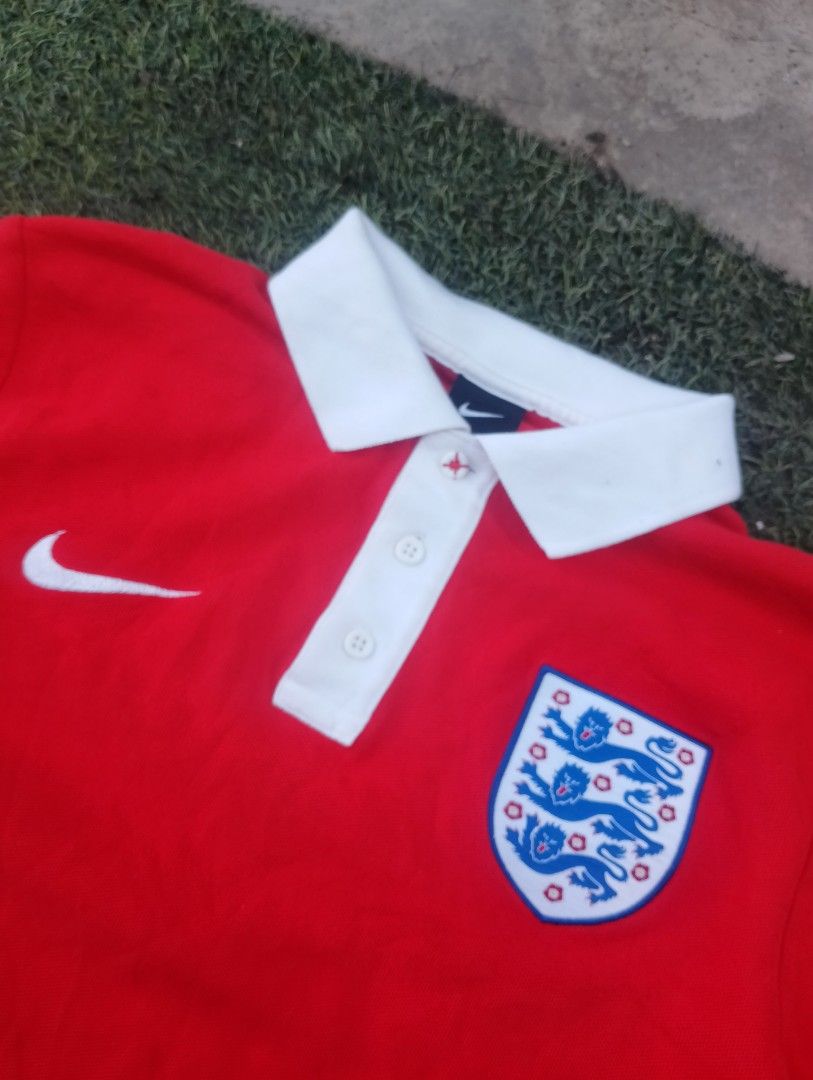 Nike X England Polo (Category: Tshirts & Polo Shirts ) located in Carmen. Submitted by fukqueazz (Listing ID 1460028428, Image 3). Description: Nike X England Polo Size Large On Tag Dimensions: W 21 / L 27 Front; 28 Back Complete Tags Authentic No Issues 10/10 Color Rate Color may due vary due to lighting 📍Cenu Mop:Gcash JnT Express.
